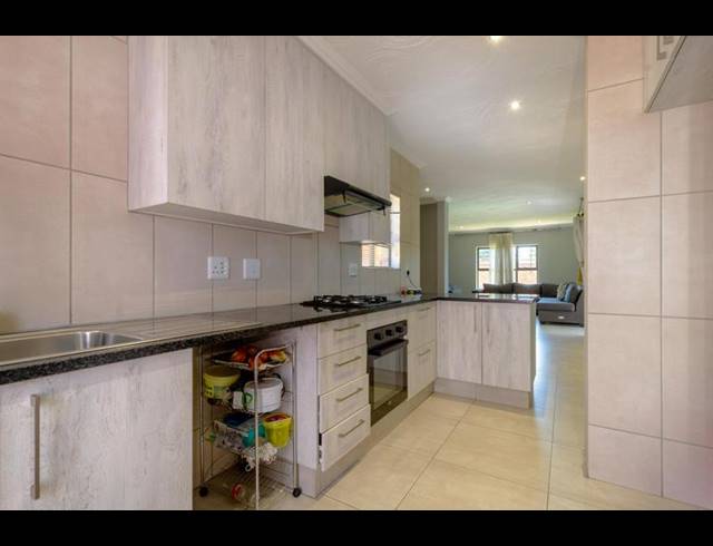 3 BEDROOM TOWNHOUSE FOR SALE IN NORTH RIDING